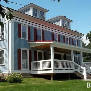 Tin-Brook-Bed-Breakfast-Walden-Exterior