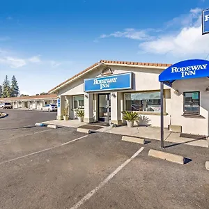 Rodeway-Inn-Stockton-Highway-99-Exterior