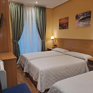 Pension-La-Concha-San-Sebastian-Room