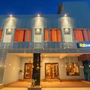Fabhotel-Blueark-Lucknow-Exterior