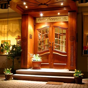 Landhotel-Sonneneck-Breuna-Im-Naturpark-Exterior