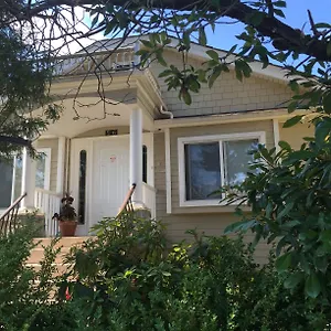 Cozy-Bedrooms-Guest-House-Vancouver-Exterior