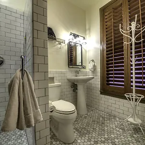 The-Clinkscale-Hotel-Jerome-Toilets