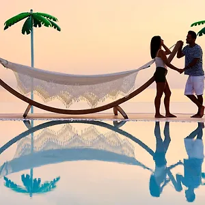 Alexandra-Elegance-Bridging-Generations-Adults-Only-Hotel-Potos-Macro-Details