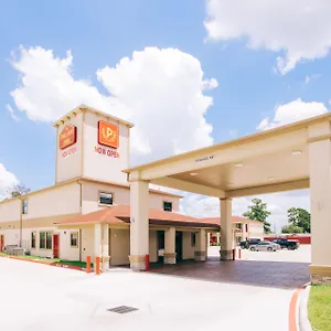 Palace-Inn-Crosby-Exterior