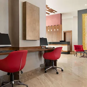 Ramada-By-Wyndham-Van-Business