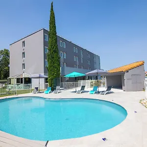 Kyriad-Direct-Bourg-Les-Valence-Swimming-Pool