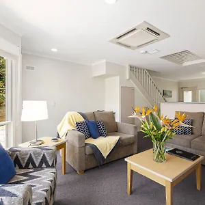 Island-Breeze-Resort-Cowes-Exterior