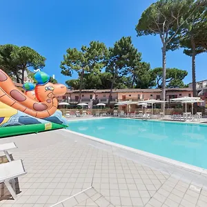 Residence-Poggio-Dei-Pini-Marina-Romea-Exterior