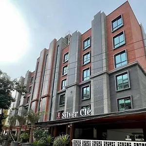 Hotel-Silver-Cle-Hitech-City-Madhapur-Hyderabad-Exterior