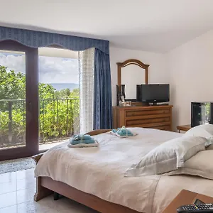 Le-Calle-Iglesias-Room