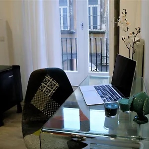 Porta-San-Gennaro-Bed-Breakfast-Naples-Business