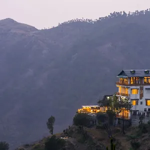 Zostel-Banikhet-Hostel-Dalhousie-Skyline