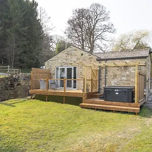 Throstle-Nest-Farm-Hotel-Carleton-Exterior