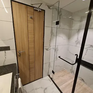 Nrich-Skyotel-Navsari-Toilets