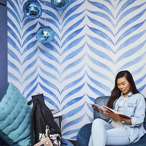 Ibis-Budget-Singapore-Sapphire-People