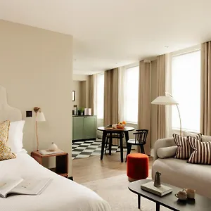 Native Kings Wardrobe, St Pauls Room photo