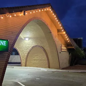 Grapevine-Inn-Lodi-Exterior