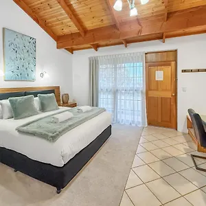 Coonawarra-Place-Motor-Inn-Room