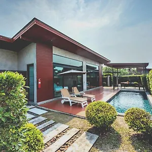 Sunday-Sea-Two-Pool-Villa-Pattaya-Jomtien-Beach-Exterior