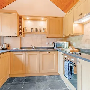 Tilford Woods Lodge Retreat Kitchen photo