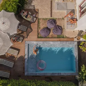 The-Salty-Surf-Yoga-Hostel-Estoril-Exterior