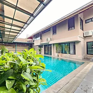 Baan-Tanwa-Mrt-Ratchadapisek-Exit-1-Or-2-Hotel-Bangkok-Exterior