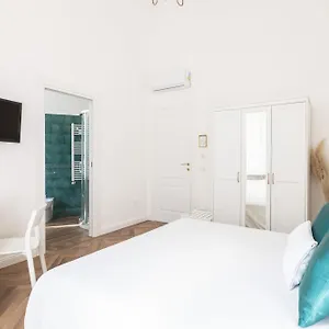 Lux-Aurea-Bed-Breakfast-Meta-Room