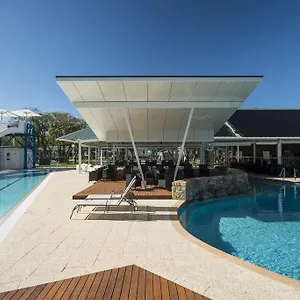 Mandalay Holiday Resort And Tourist Park Swimming Pool photo