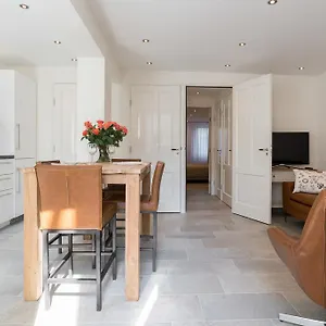 Artis Plantage Apartment Kitchen photo