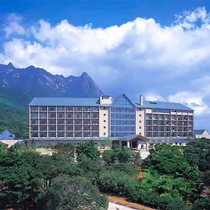 Yakushima-Iwasaki-Hotel-Exterior