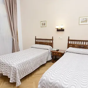 Hostal-Biarritz-Madrid-Beds