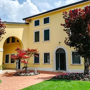 Villa-Montenero-Cavalcaselle-Exterior