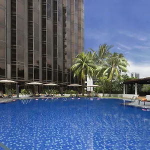 Sheraton-Towers-Singapore-Hotel-Swimming-Pool