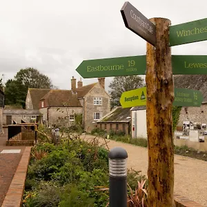 Yha South Downs Exterior photo