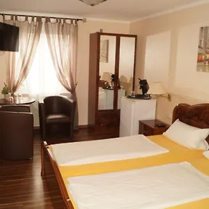 Hotel-Boos-Worms-Room