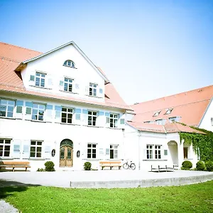 Hi-Youth-Hostel-Lindau-Exterior