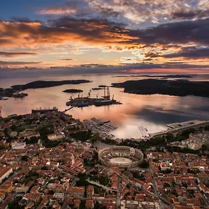 Pula-City-Center-Accommodation-Breakfast-Included-Beach