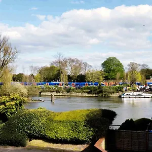 Stable-House-Eton-Windsor-Villa-Nature