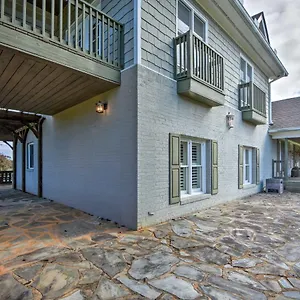 Serving-Southern-Charm-At-This-Clarkesville-House-Exterior