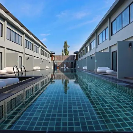 S-Ratchada-Leisure-Hotel-Bangkok-Exterior