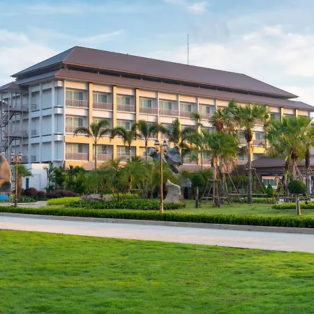 Swan-Lake-Hotel-Sattahip-Exterior