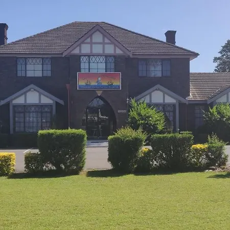 Sir-Francis-Drake-Motel-Heatherbrae-Exterior