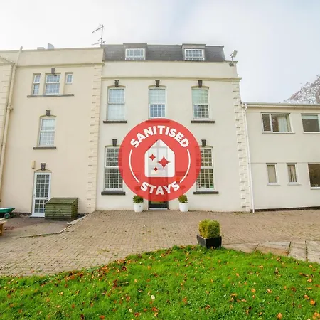 Winford-Manor-Hotel-Exterior