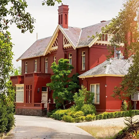 Pirralilla-Estate-Adelaide-Hills-Bed-Breakfast-Aldgate-Exterior