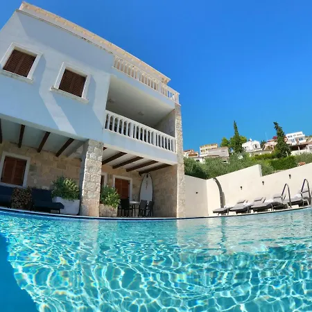 SeaS-The-Day-Villa-Drage-Exterior