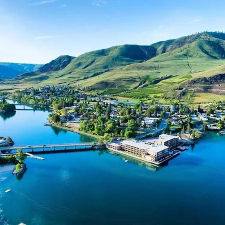 Grandview-Lake-Chelan-Waterfront-View-Pool-Hot-Tub-Golf-1-Min-To-Downtown-Nature
