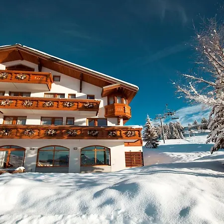 Le-Calgary-Hotel-Les-Saisies-Exterior