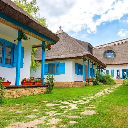 5-Chirpici-Small-Traditional-Resort-Murighiol-Exterior