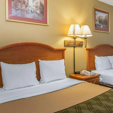 Econo-Lodge-Brunswick-Travel-Center-Exterior